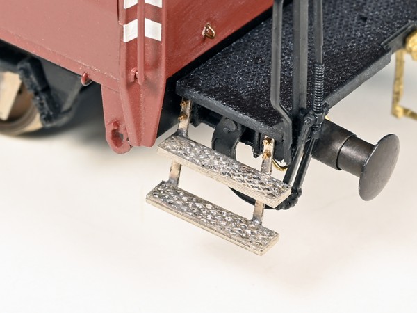 Aufstiegstritte Bremserbühne, UIC-Bauart, einheitliche Trittstufen