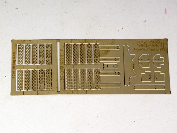 Otmm70/Ktmms 69: Aufstiegstritte zu Bremserbühne, UIC-Bauart