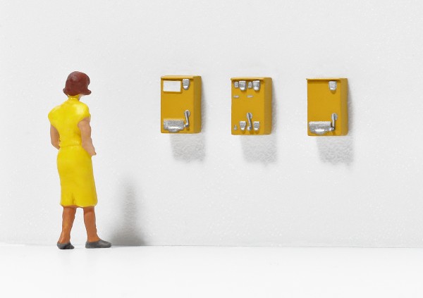 Briefmarken, Postkarten und Briefmarken-/Postkartenautomat